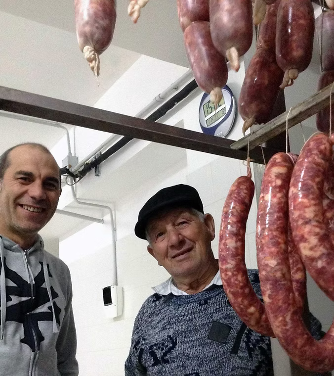 肉の旨味が凝縮】北海道産豚の熟成サラミ ビアンコ 100g | Fattoria
