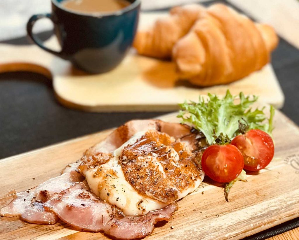 カチョカヴァロ朝食